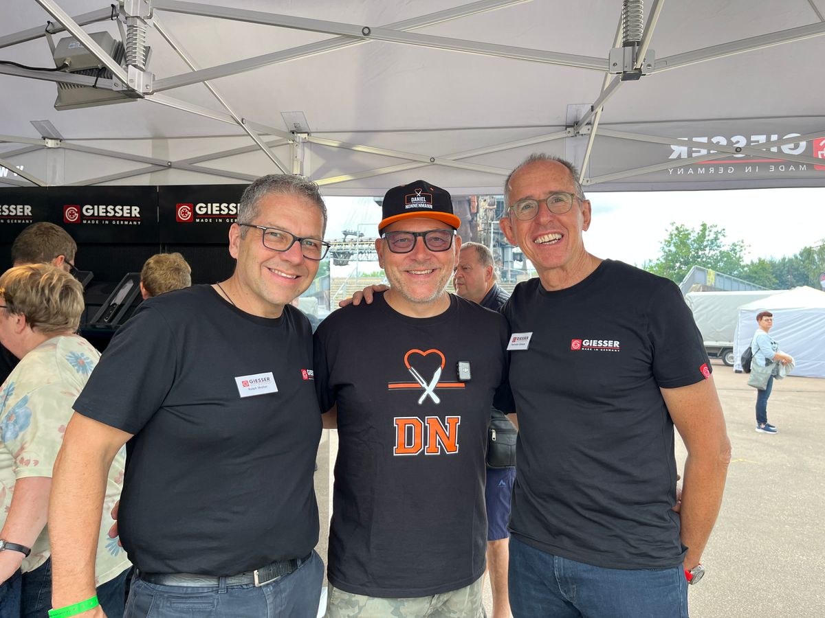 Daniel Nonnenmann mit dem Giesser-Team