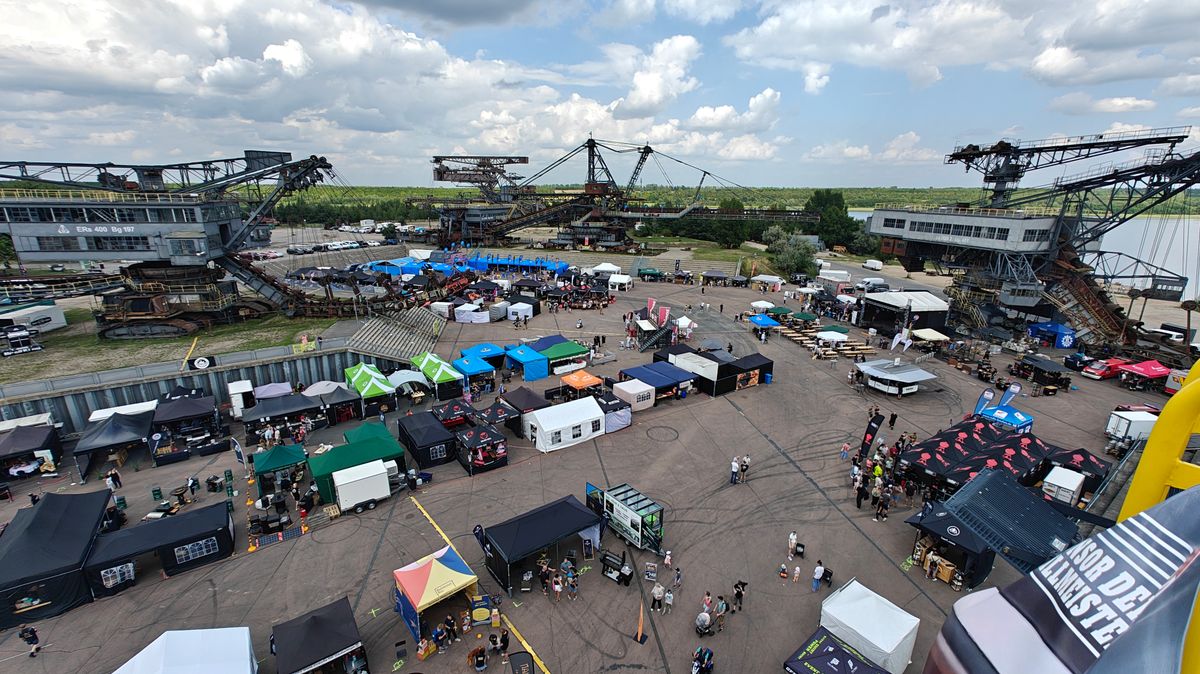 Panorama-Luftaufnahme des GBA Festival-Geländes