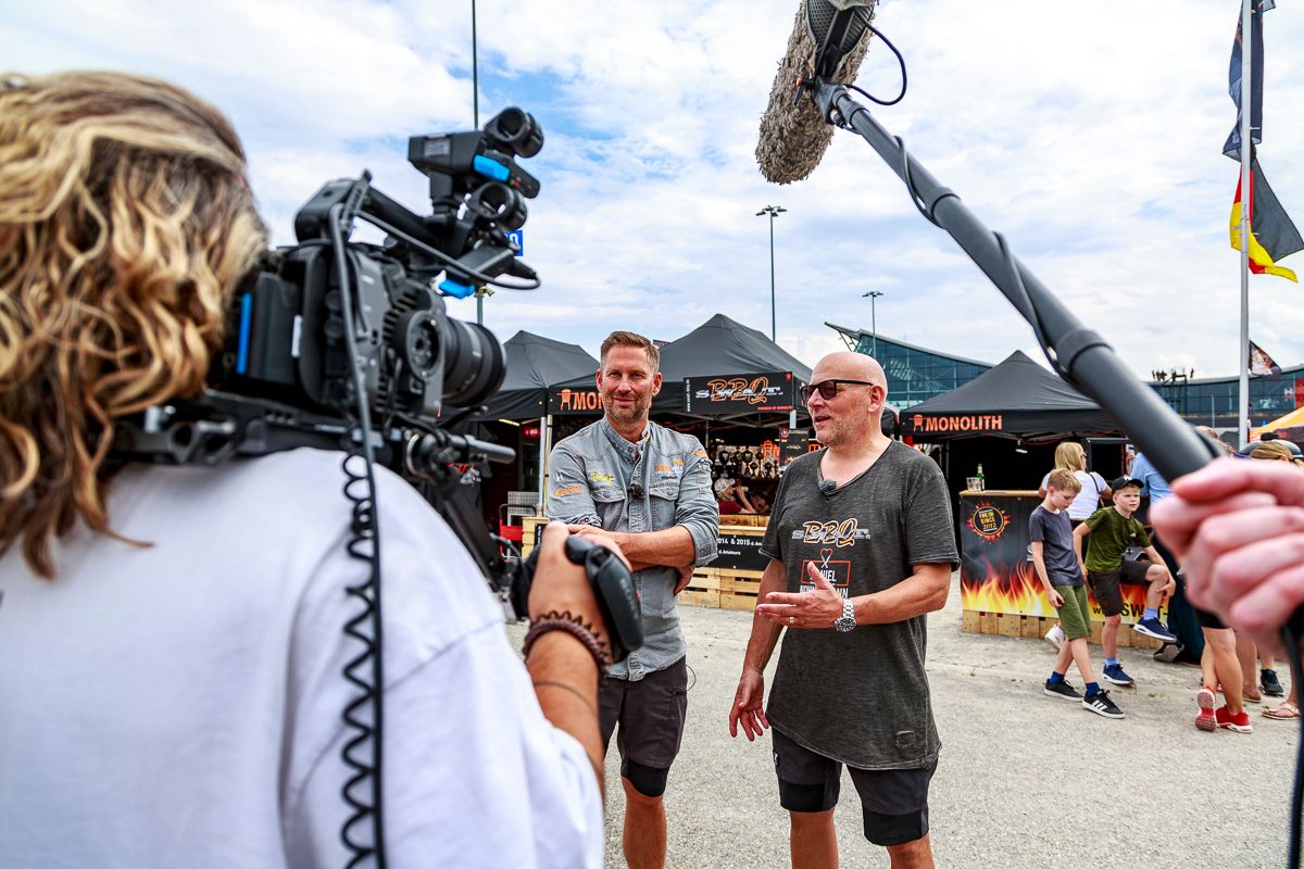 Daniel Nonnenmann beim TV-Interview auf dem Festival-Gelände