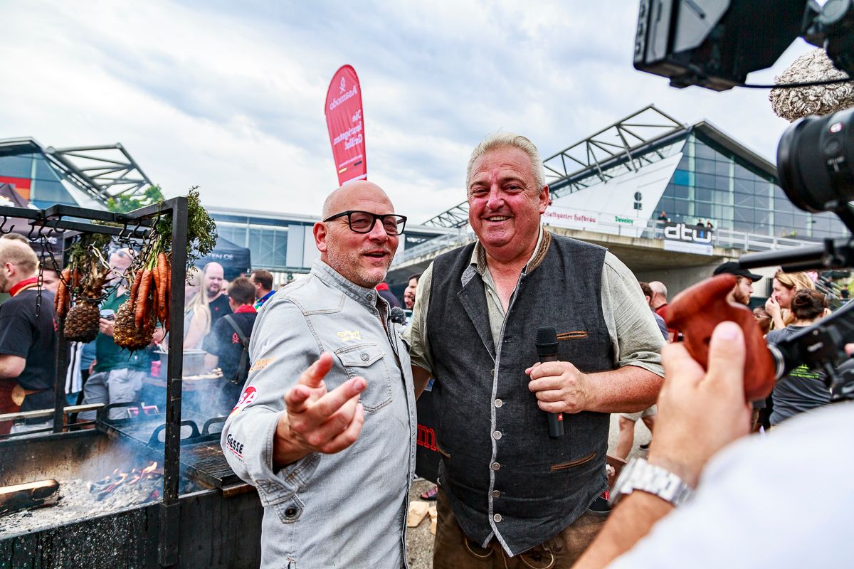 Daniel Nonnenmann im Interview vor dem Grill mit Moderator