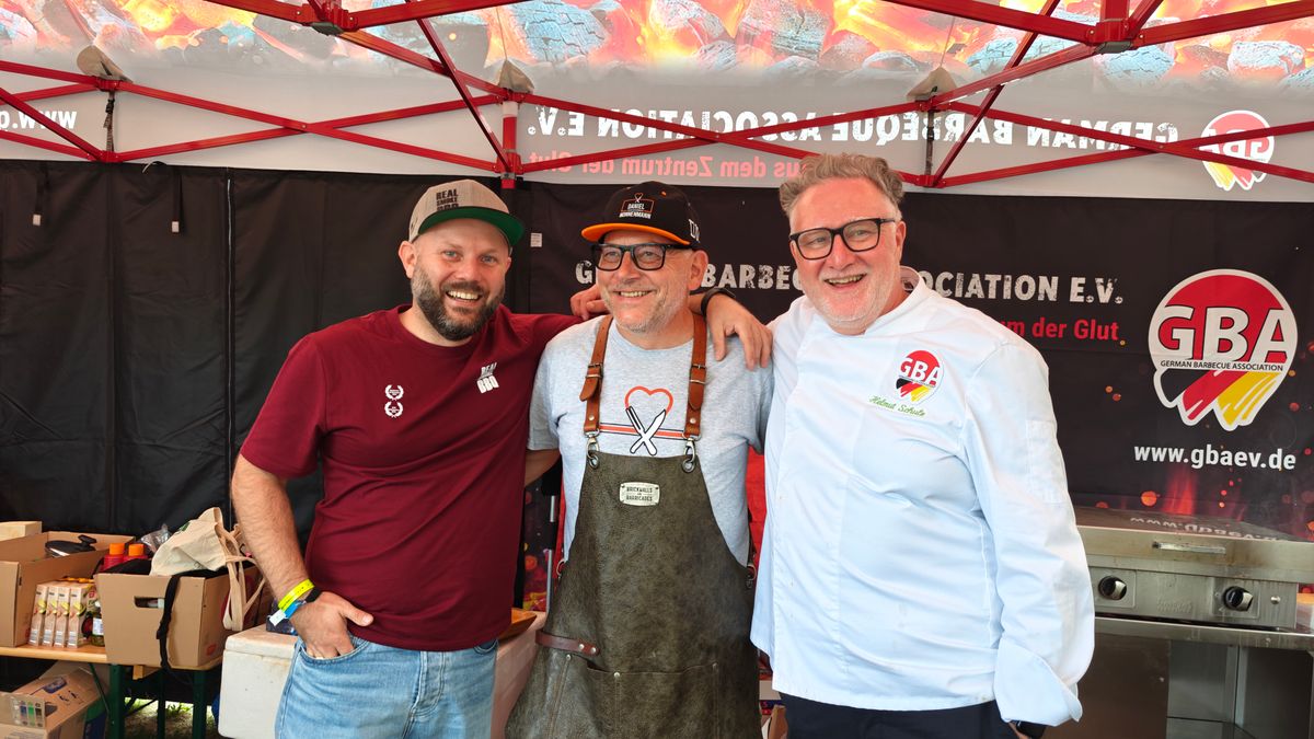 Daniel Nonnenmann mit Kollegen am GBA-Stand