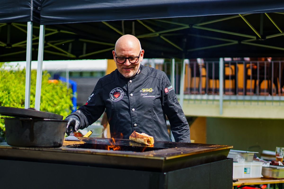 Daniel Nonnenmann am Grill – Fleischsommelier bei der Arbeit
