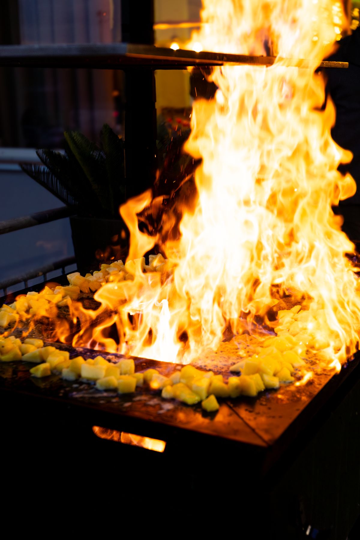 Flammen auf dem Grill – spektakuläre BBQ-Action